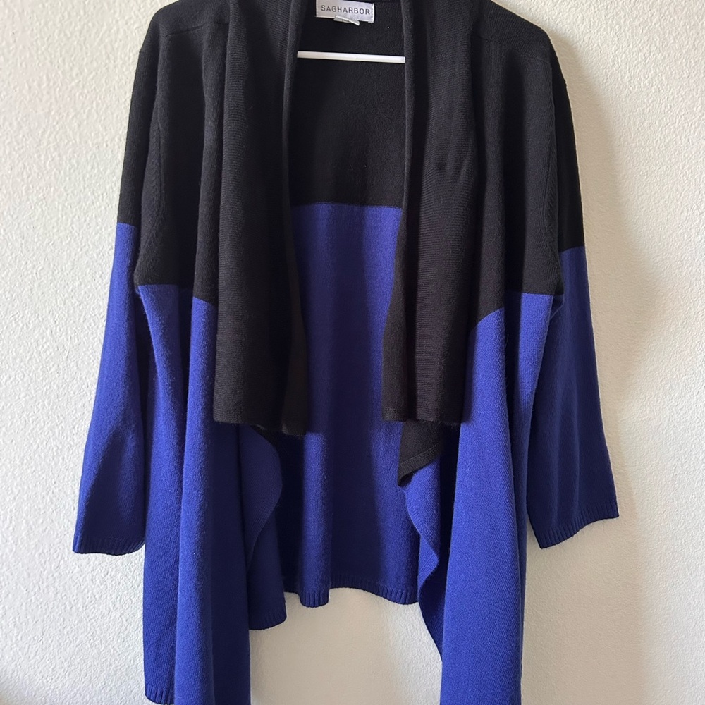 Sag Harbor Women's Black and Blue Cardigan
